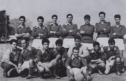 Fila in alto da destra: Antonio Casinelli. Orazio Vitti, Frank Lobuono, Cesare Del Vaglio, Dante Buzzeo (Zaza'), Giorgio Brava, John Ciaraldi; Accosciati da sinistra : Michele Pompa, Costantino Ferris, Angelo Gangi, John Pisanelli, Vittorio Capocci, Filippo Tamburro, Gino De Rubeis, John Ciacciarella.